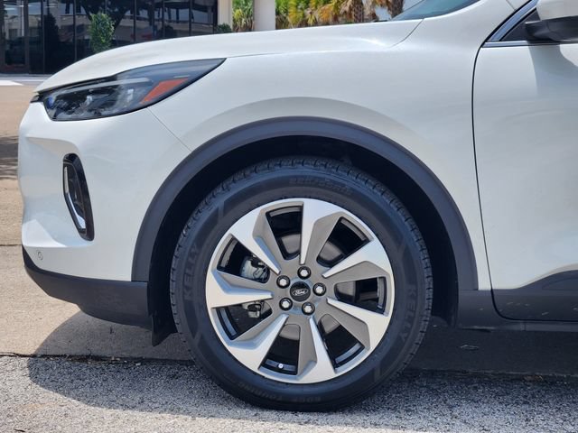 Used 2023 Ford Escape Platinum w/ Class II Trailer Tow Package AWD/4WD image 8