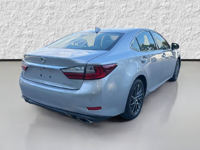 Used 2016 Lexus ES 350 w/ Luxury Package w/Wood Trim FWD image 3