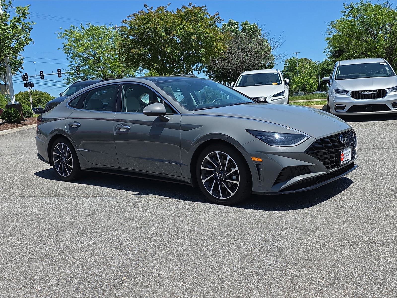 Certified 2022 Hyundai Sonata Limited w/ Preferred Accessory Package FWD image 2