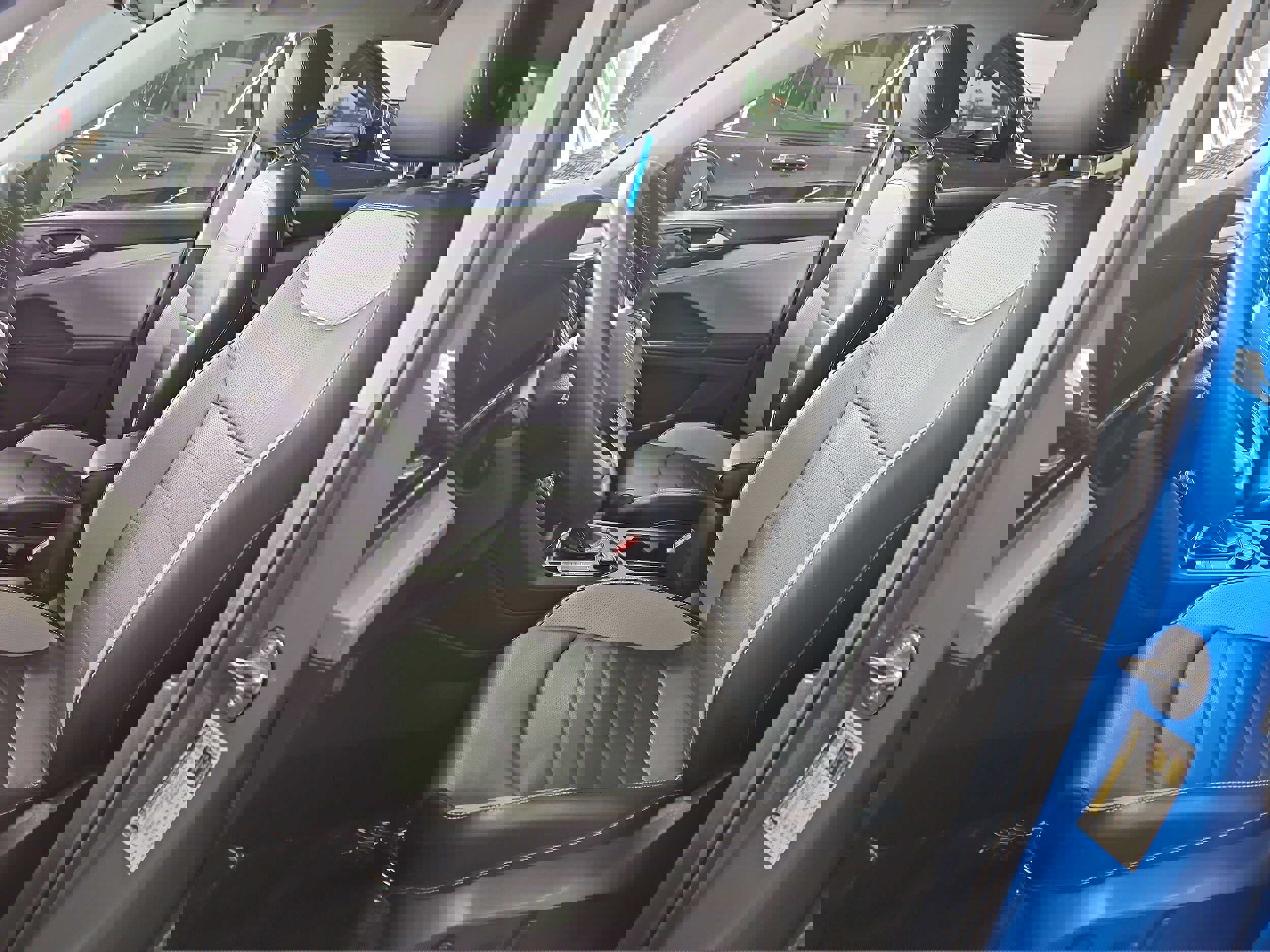 Used 2023 Volkswagen Taos SEL image 9