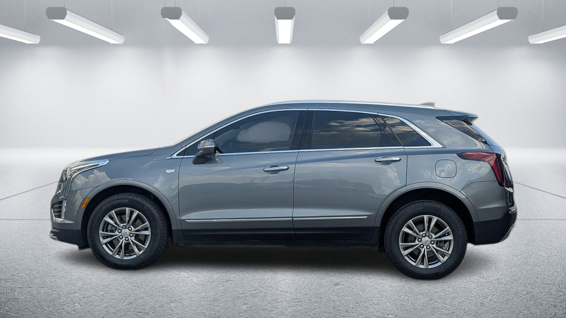 Certified 2022 Cadillac XT5 Premium Luxury w/ Technology Package FWD image 2