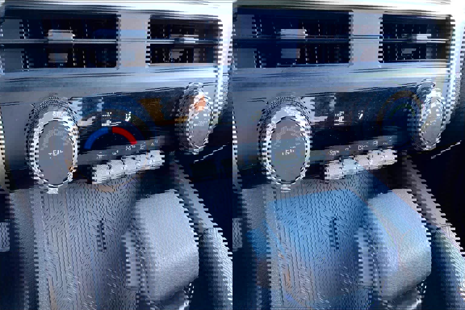 Used 2024 Toyota Tacoma SR5 image 31