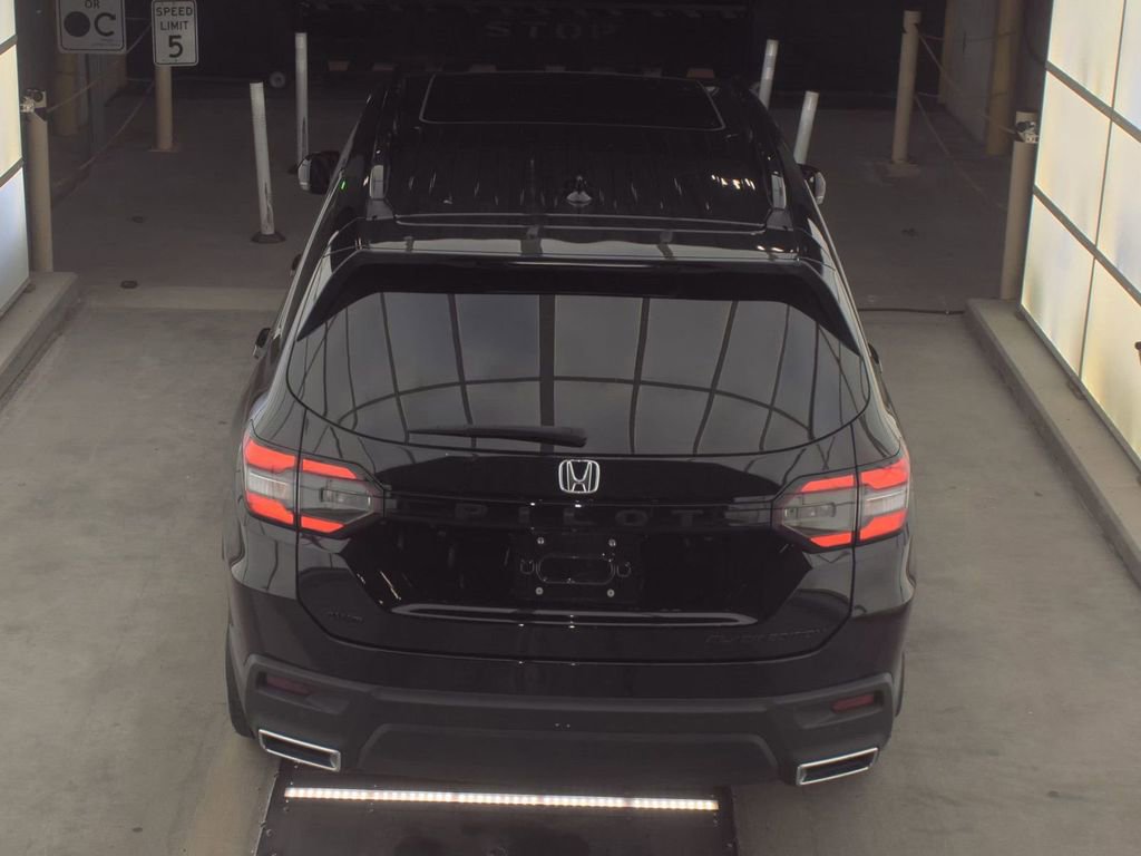 Used 2025 Honda Pilot Black Edition image 7