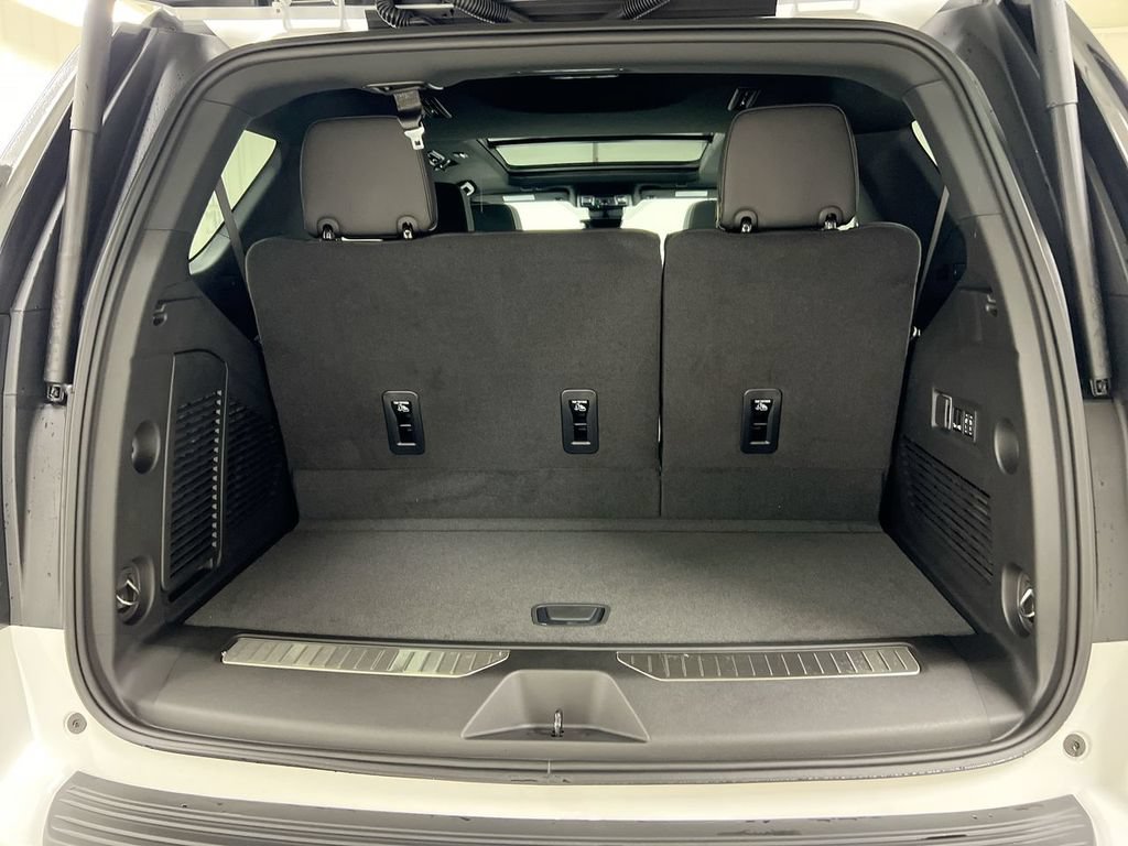 Used 2024 Chevrolet Tahoe Premier AWD/4WD image 25