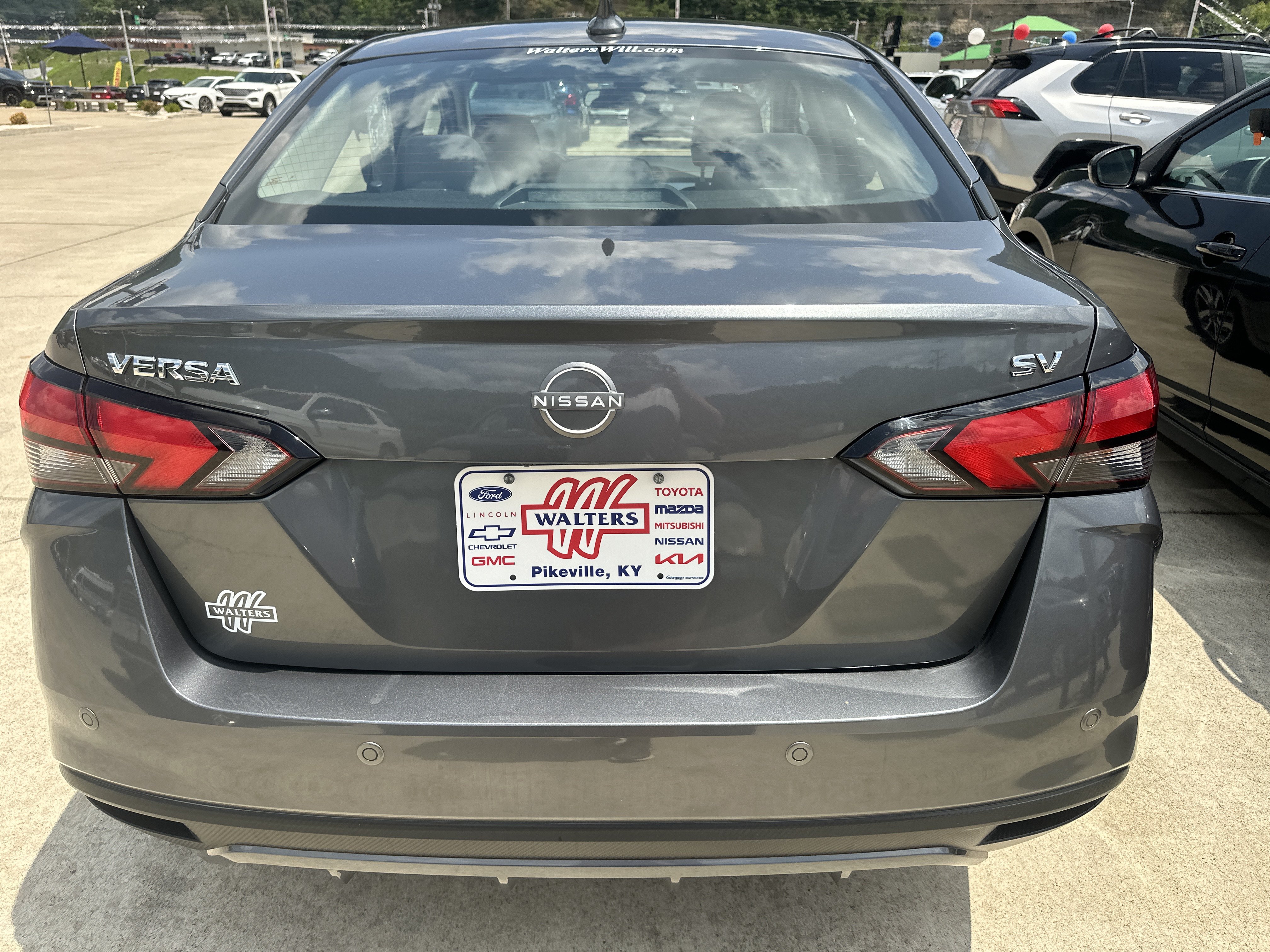 Used 2023 Nissan Versa SV FWD image 3
