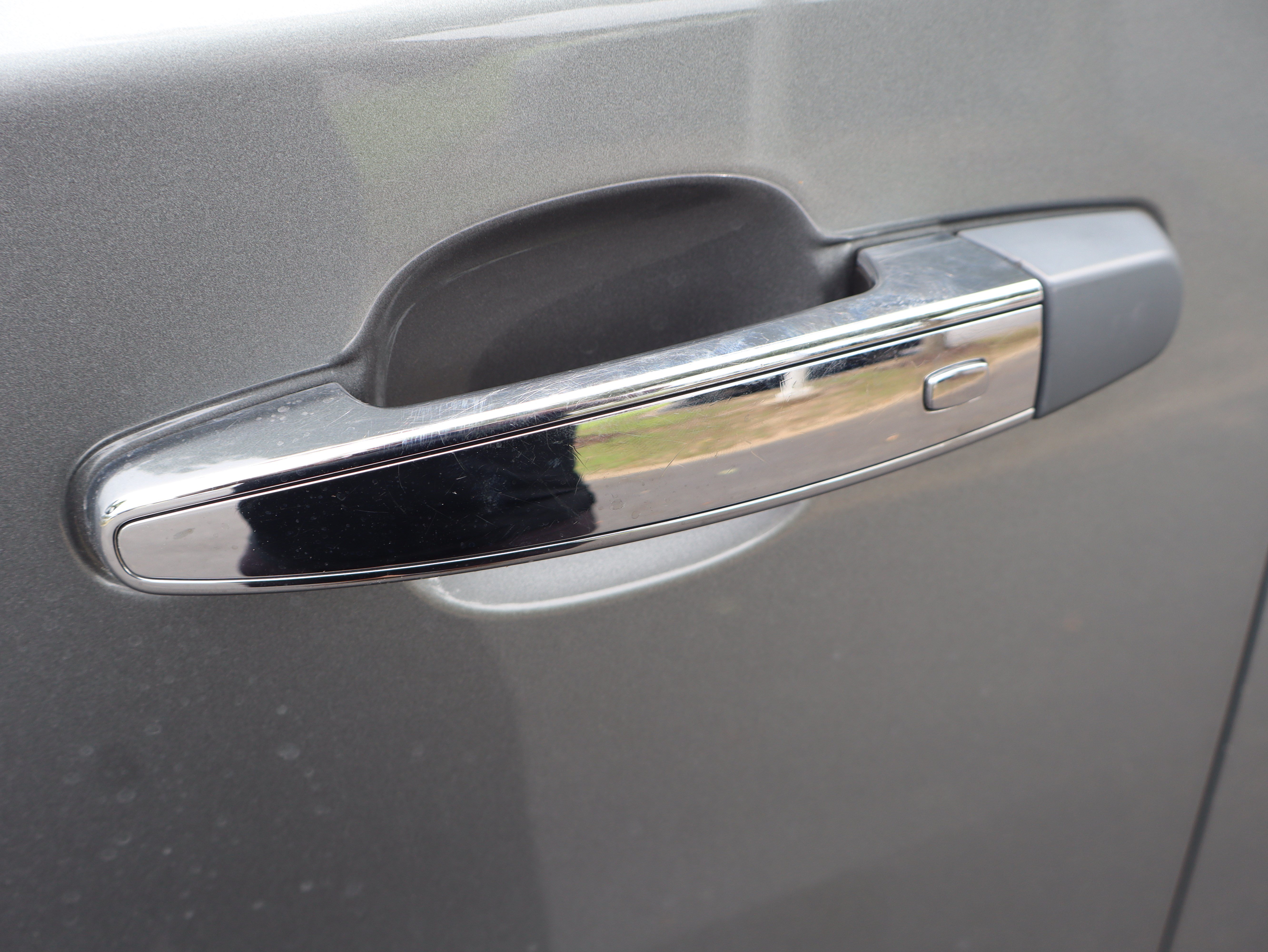 Used 2023 Chevrolet Traverse Premier FWD image 18