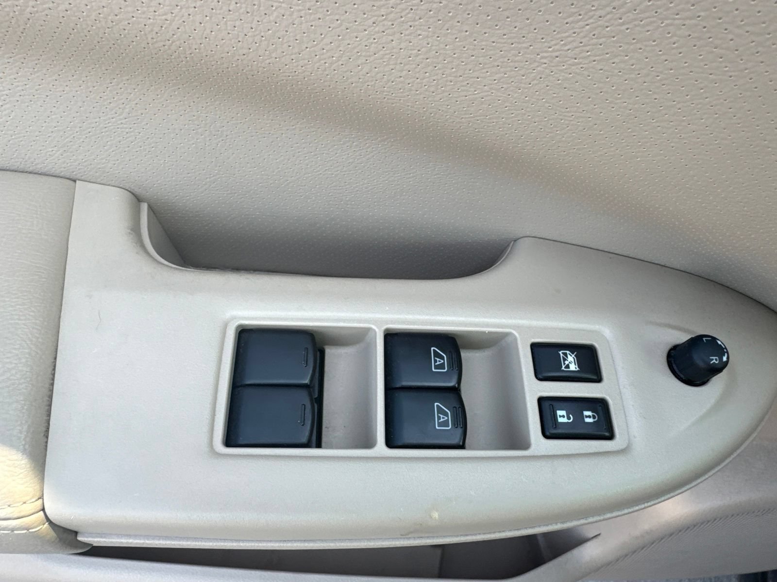 Used 2016 Nissan Quest SL FWD image 10
