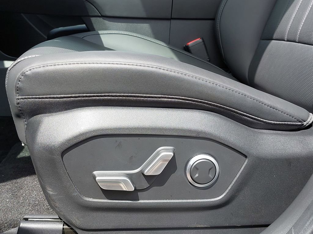 Certified 2025 Hyundai Santa Fe SEL image 29