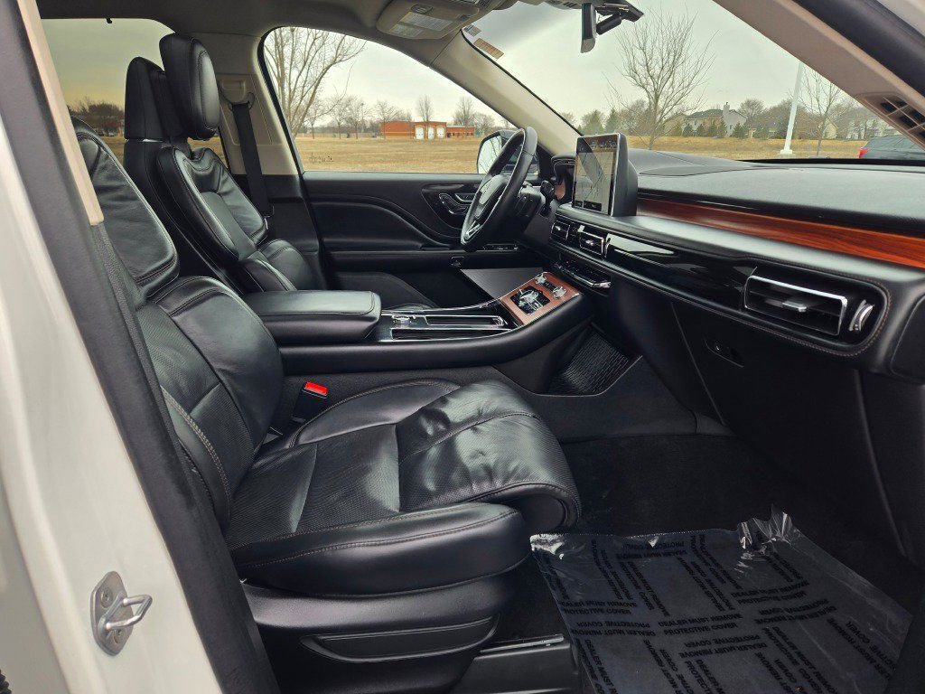 Used 2023 Lincoln Aviator Reserve w/ Equipment Group 201A image 7