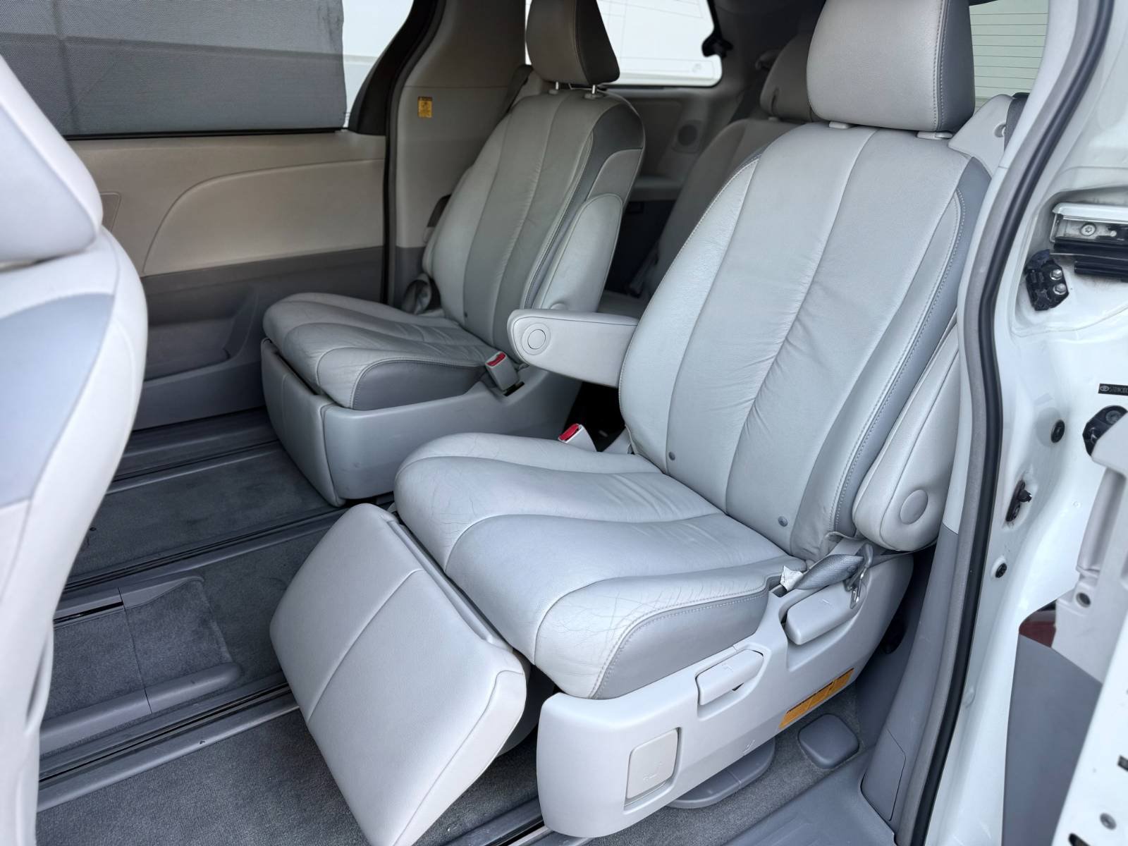 Used 2012 Toyota Sienna Limited w/ Premium Pkg FWD image 43