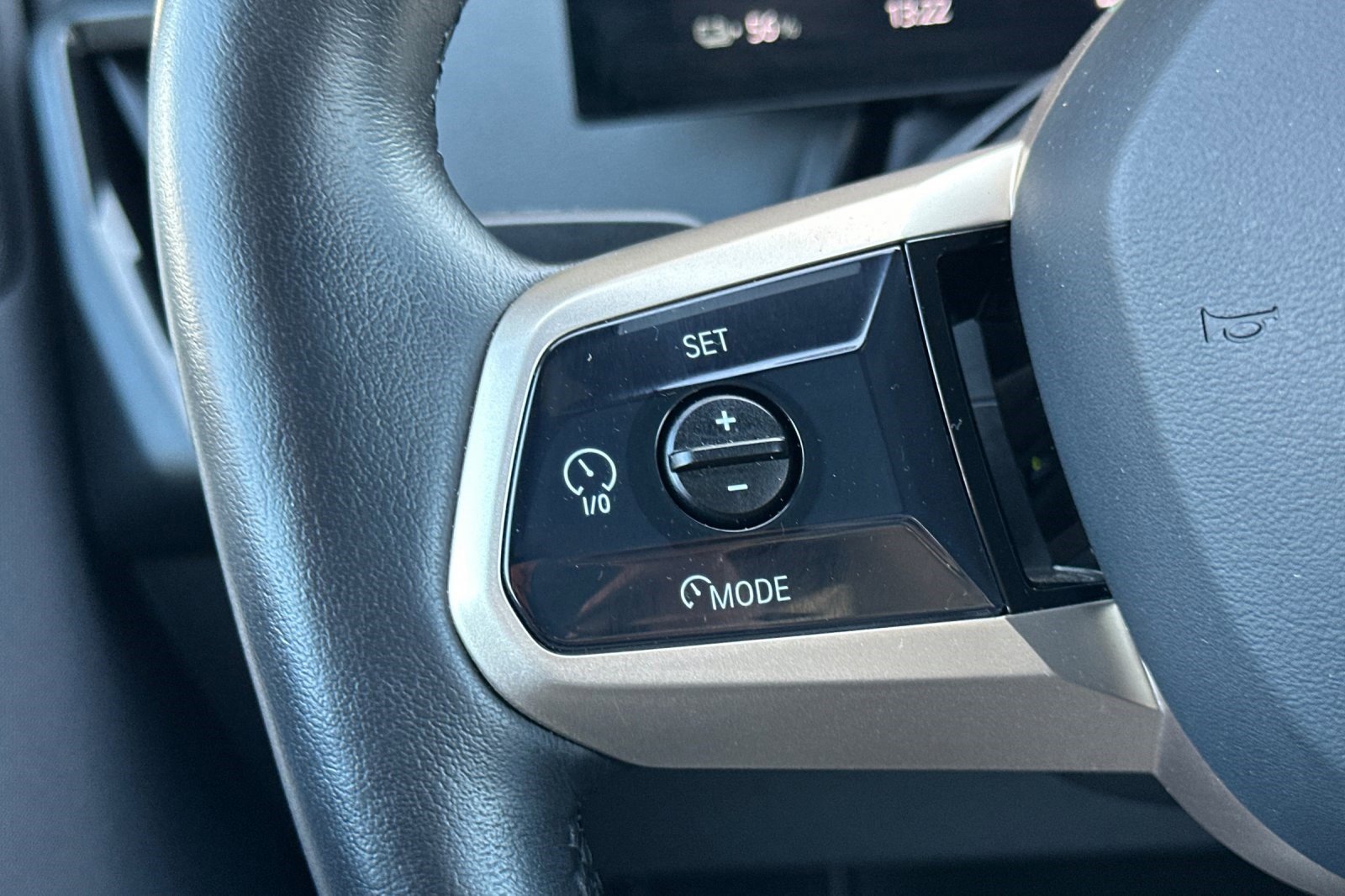 Used 2025 BMW iX xDrive50 image 32