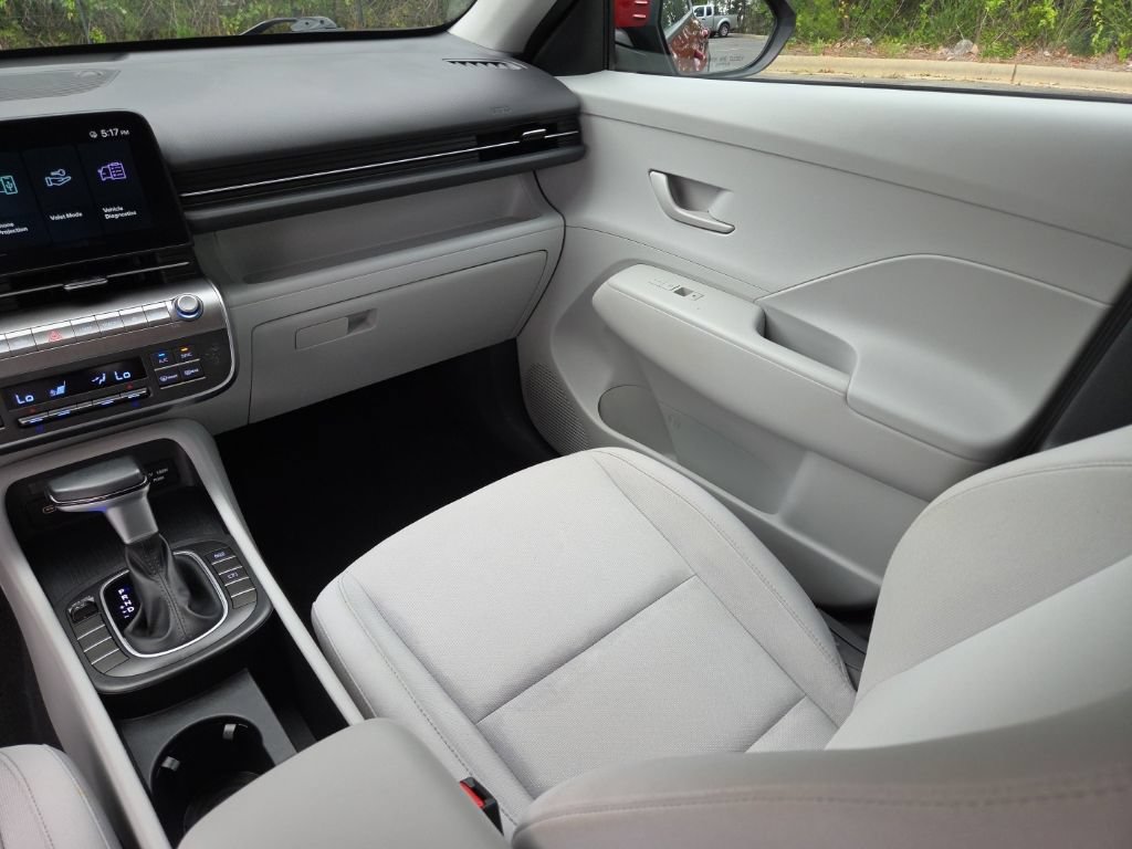 Used 2025 Hyundai Kona SEL FWD image 31
