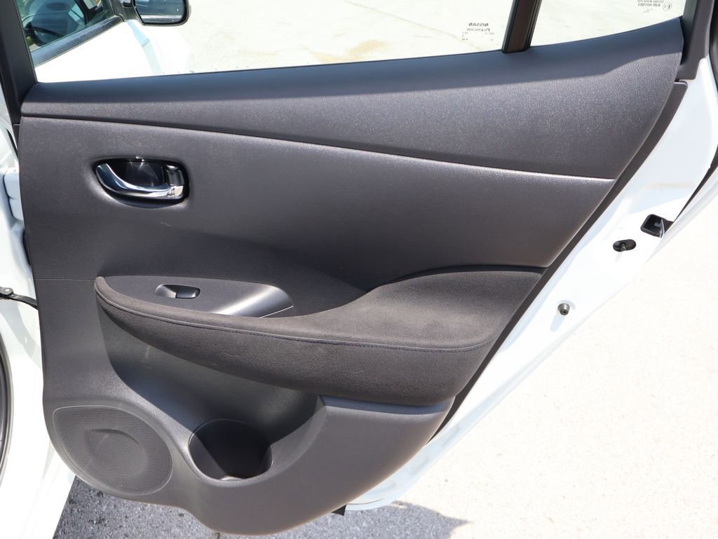 Used 2015 Nissan Leaf S FWD image 16