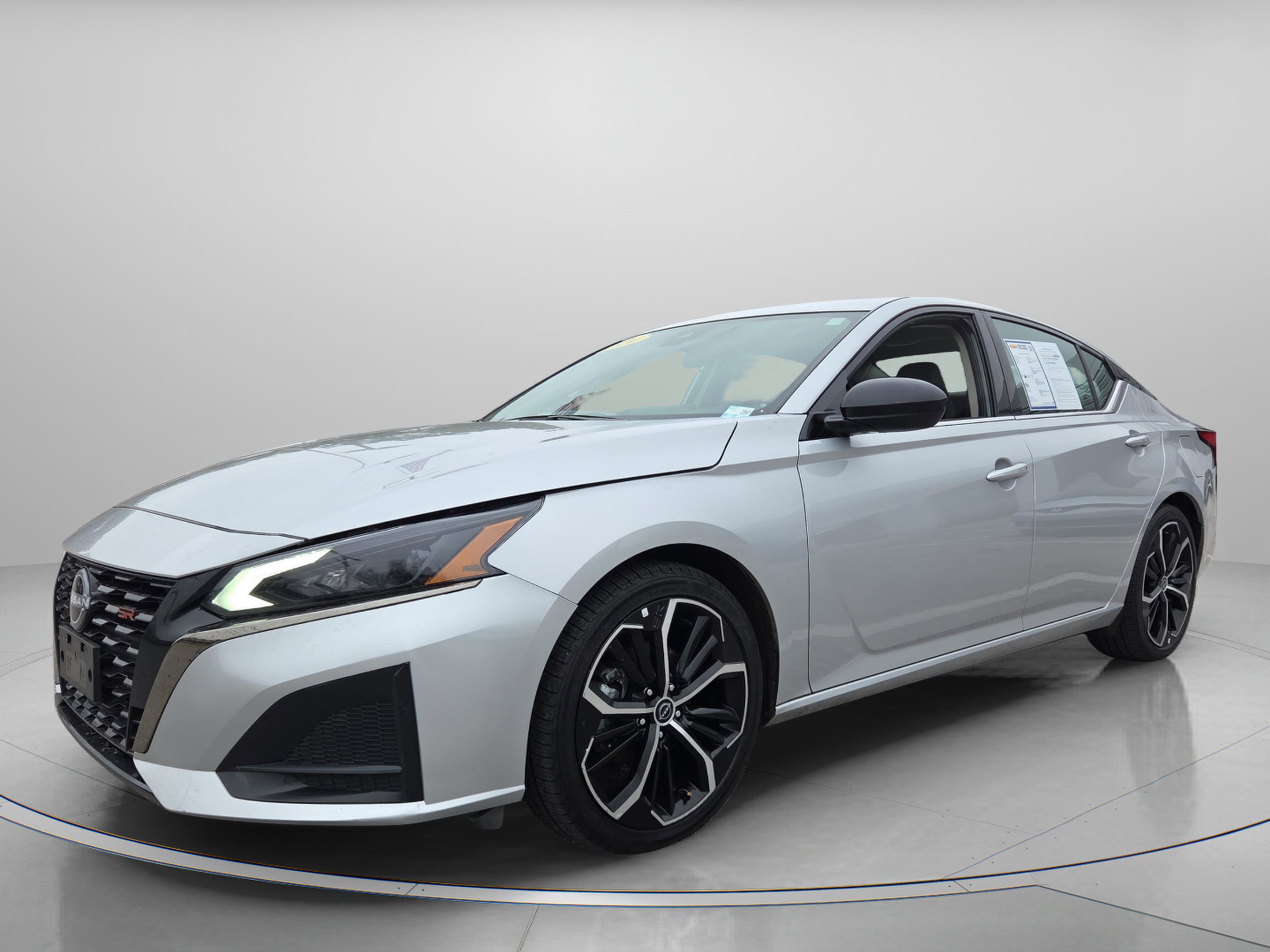 Used 2024 Nissan Altima 2.5 SR w/ SR Premium Package image 2