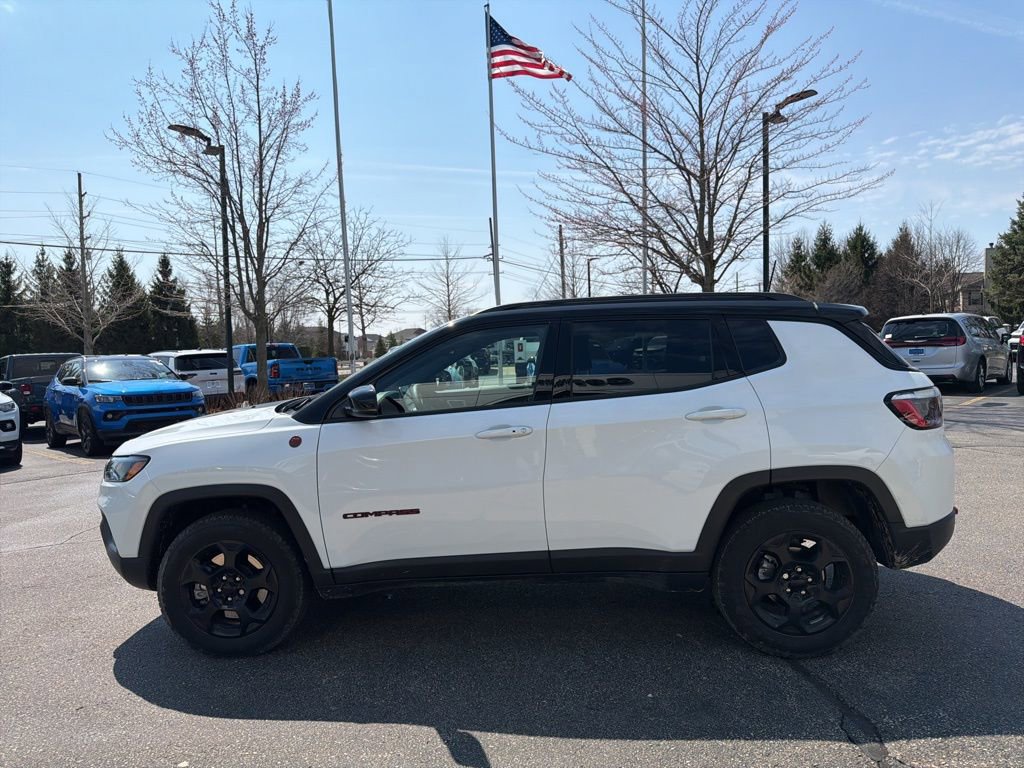 Used 2023 Jeep Compass Trailhawk w/ Trailhawk Convenience Group AWD/4WD image 6