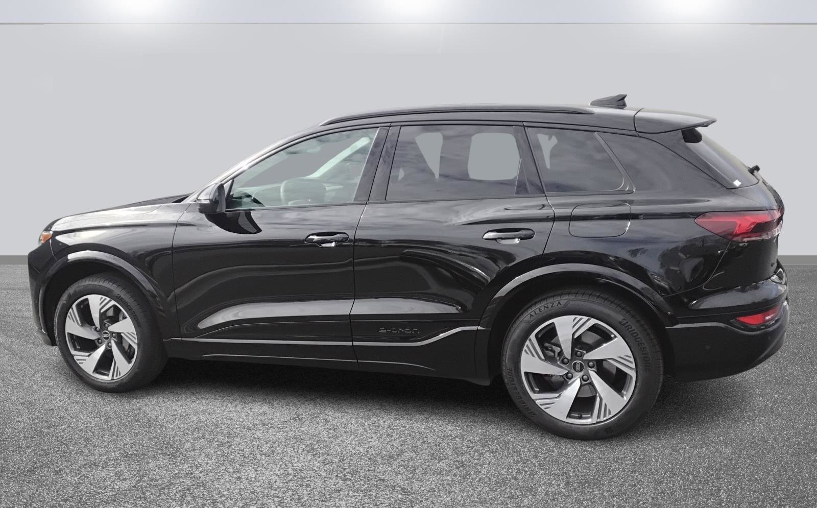 Certified 2025 Audi Q6 e-tron Premium Plus image 5