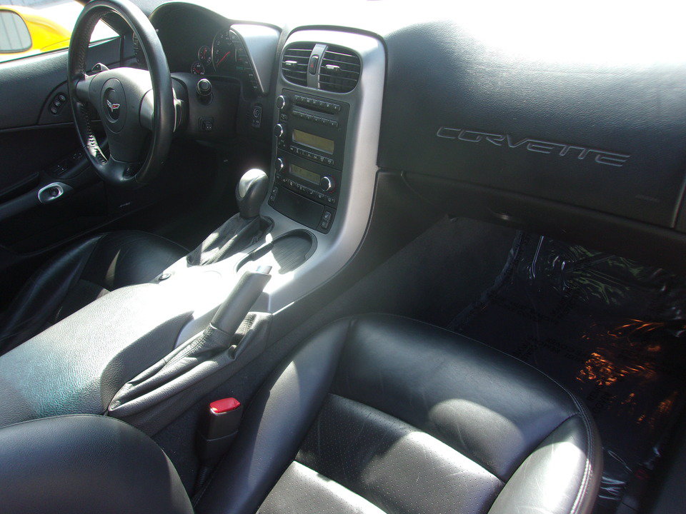 Used 2006 Chevrolet Corvette Coupe w/ Preferred Equipment Group RWD image 9