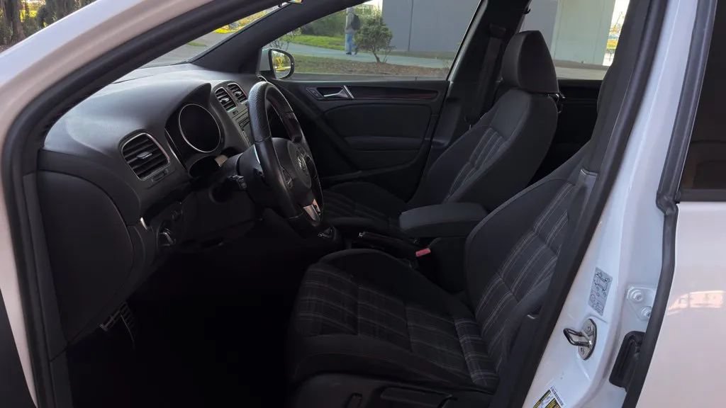 Used 2011 Volkswagen GTI 4-Door FWD image 21