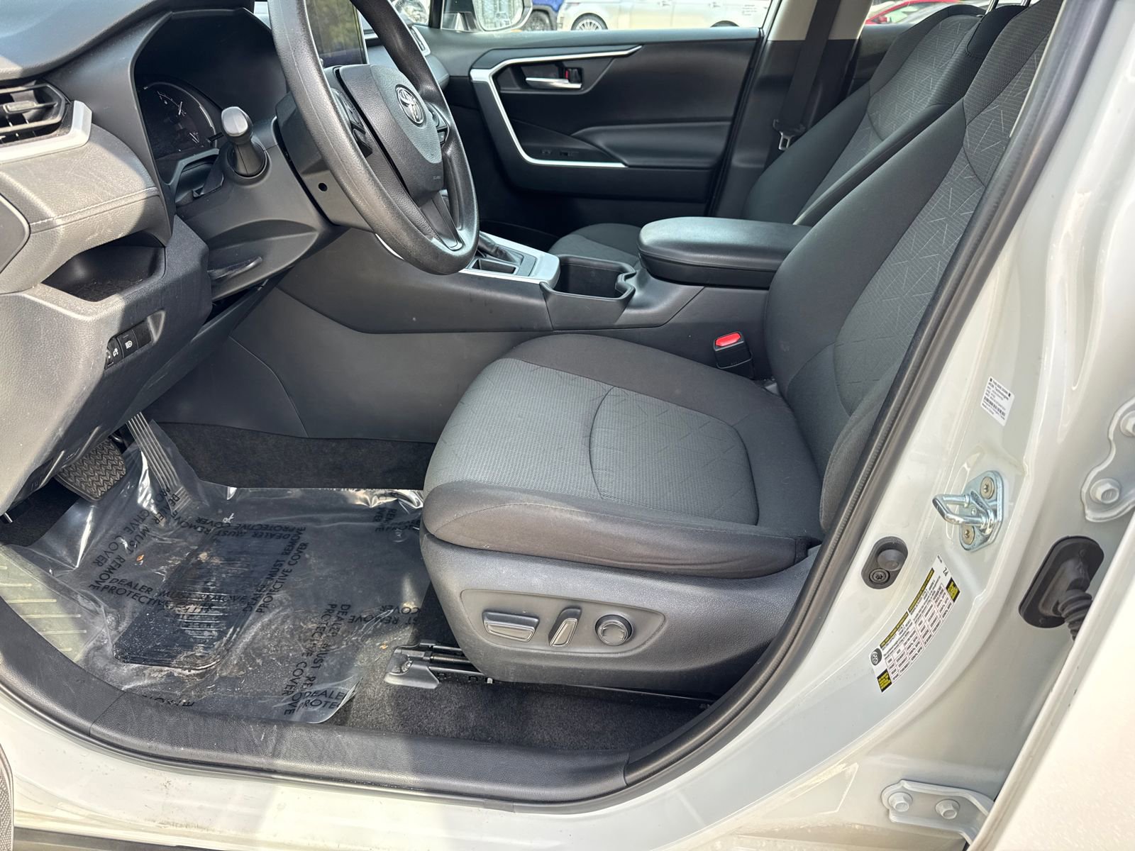 Used 2023 Toyota RAV4 XLE image 9