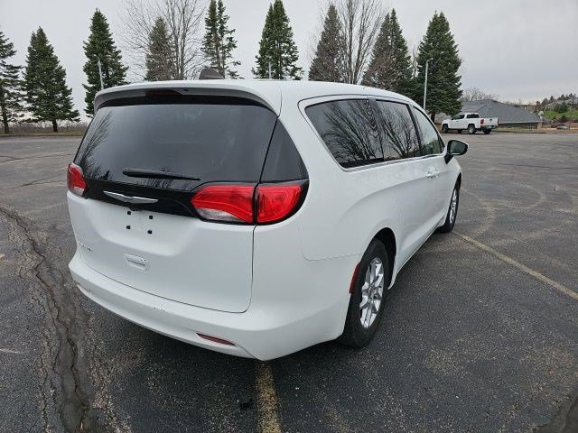 Used 2023 Chrysler Voyager LX image 6