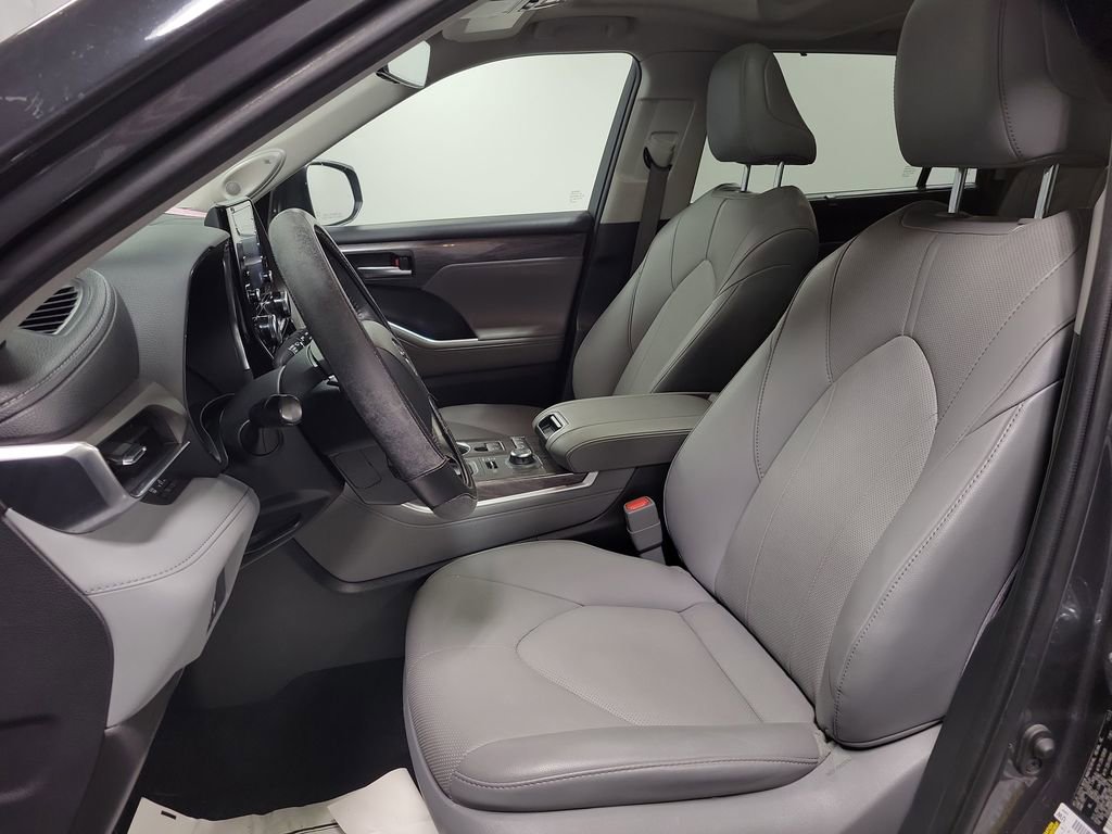 Used 2021 Toyota Highlander Limited image 13