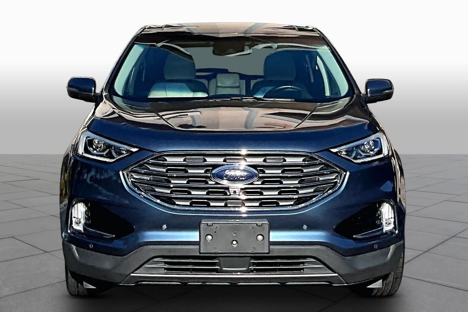 Used 2019 Ford Edge Titanium w/ Equipment Group 301A FWD image 4