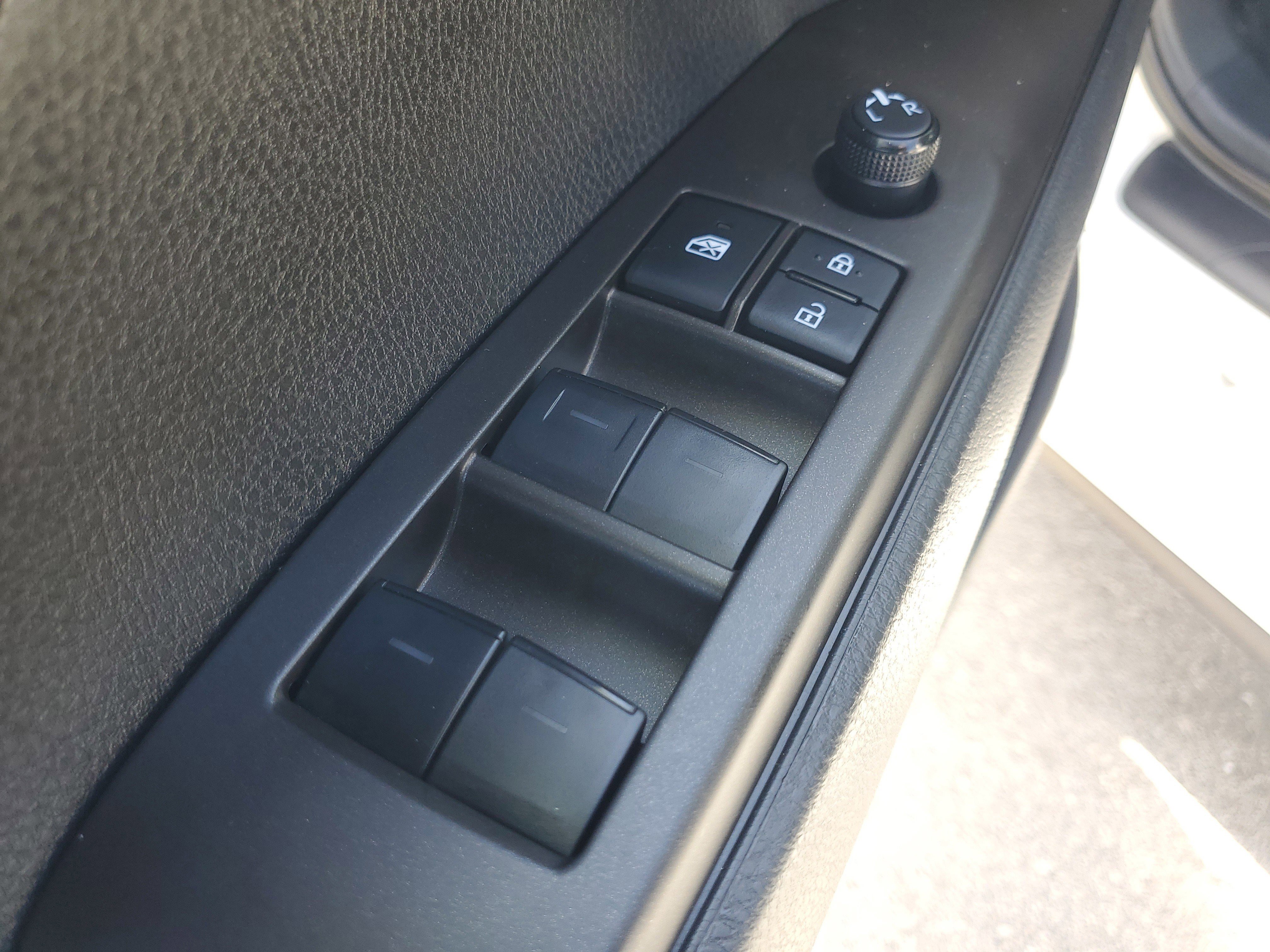 Used 2023 Toyota Camry SE FWD image 19