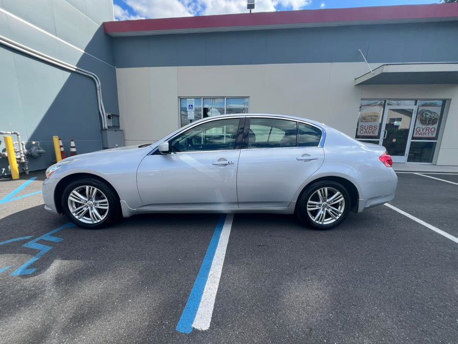 Used 2011 INFINITI G25 x w/ Moonroof Pkg image 2