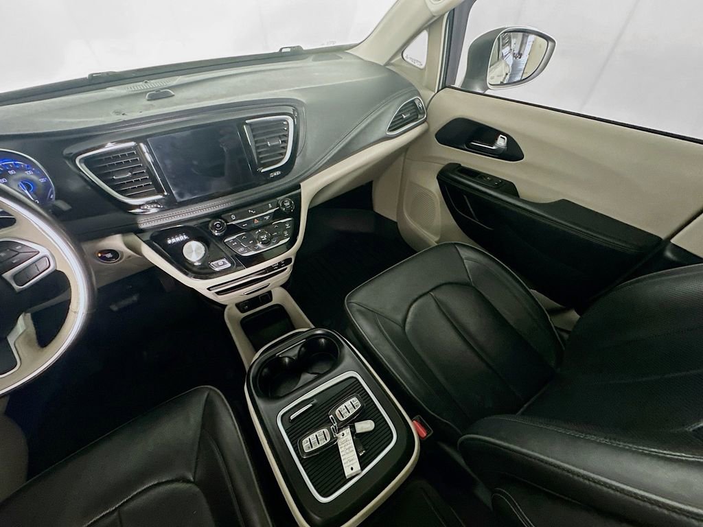Used 2020 Chrysler Pacifica Limited image 11