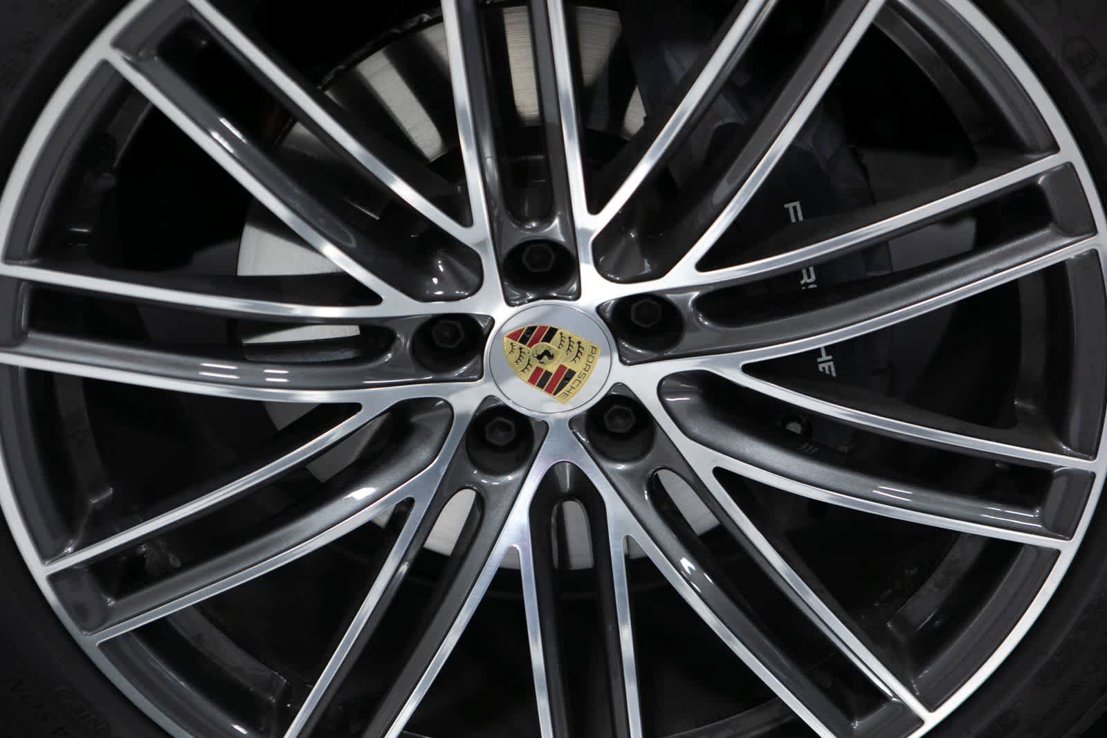 Certified 2026 Porsche Macan image 11