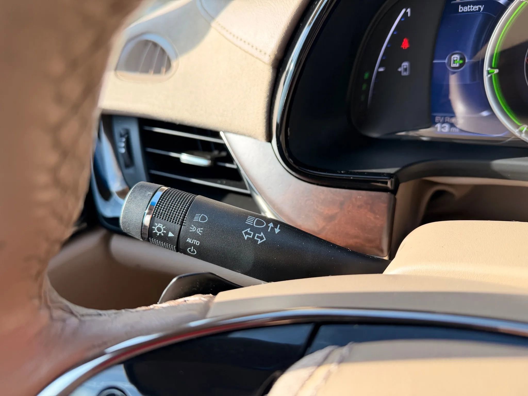 Used 2014 Cadillac ELR w/ Luxury Package image 31