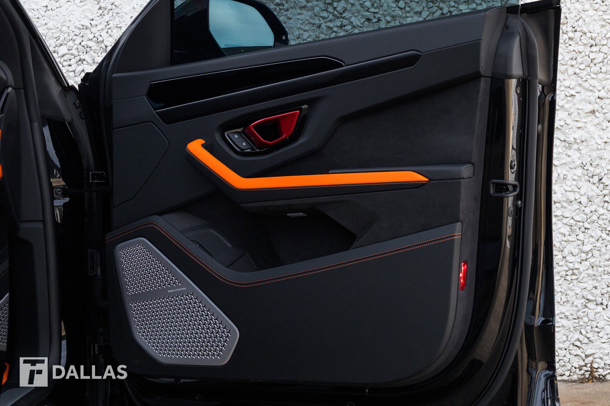 Used 2025 Lamborghini Urus SE image 40