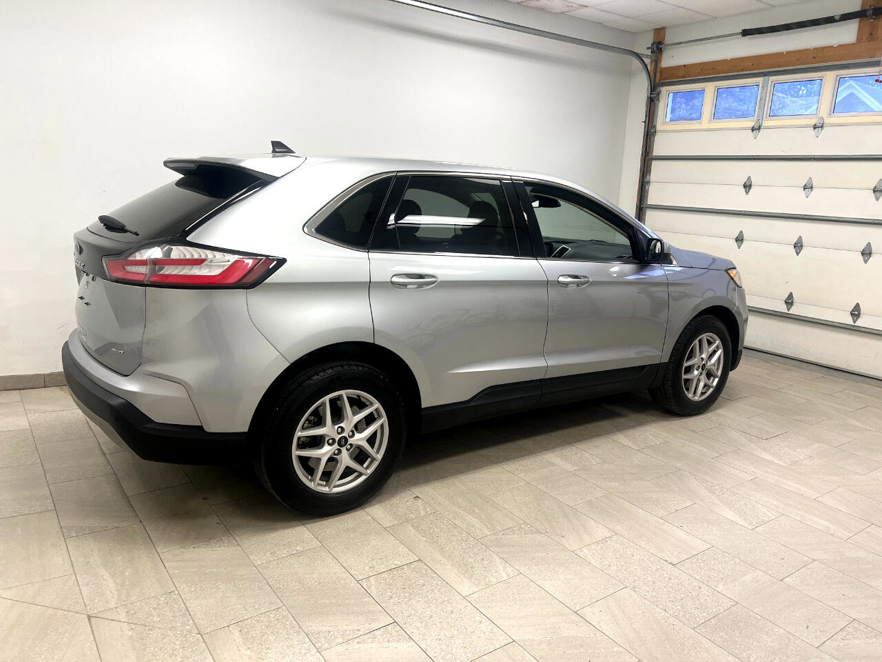 Used 2024 Ford Edge SEL image 9