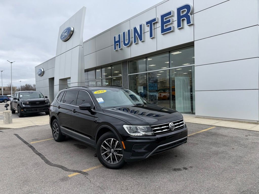 Used 2020 Volkswagen Tiguan SE w/ Panoramic Sunroof Package