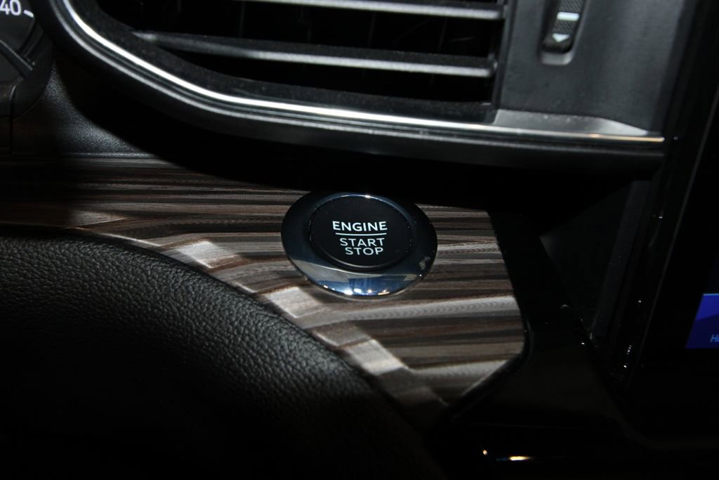 Used 2023 Ford Explorer Limited w/ Limited Technology Package image 17