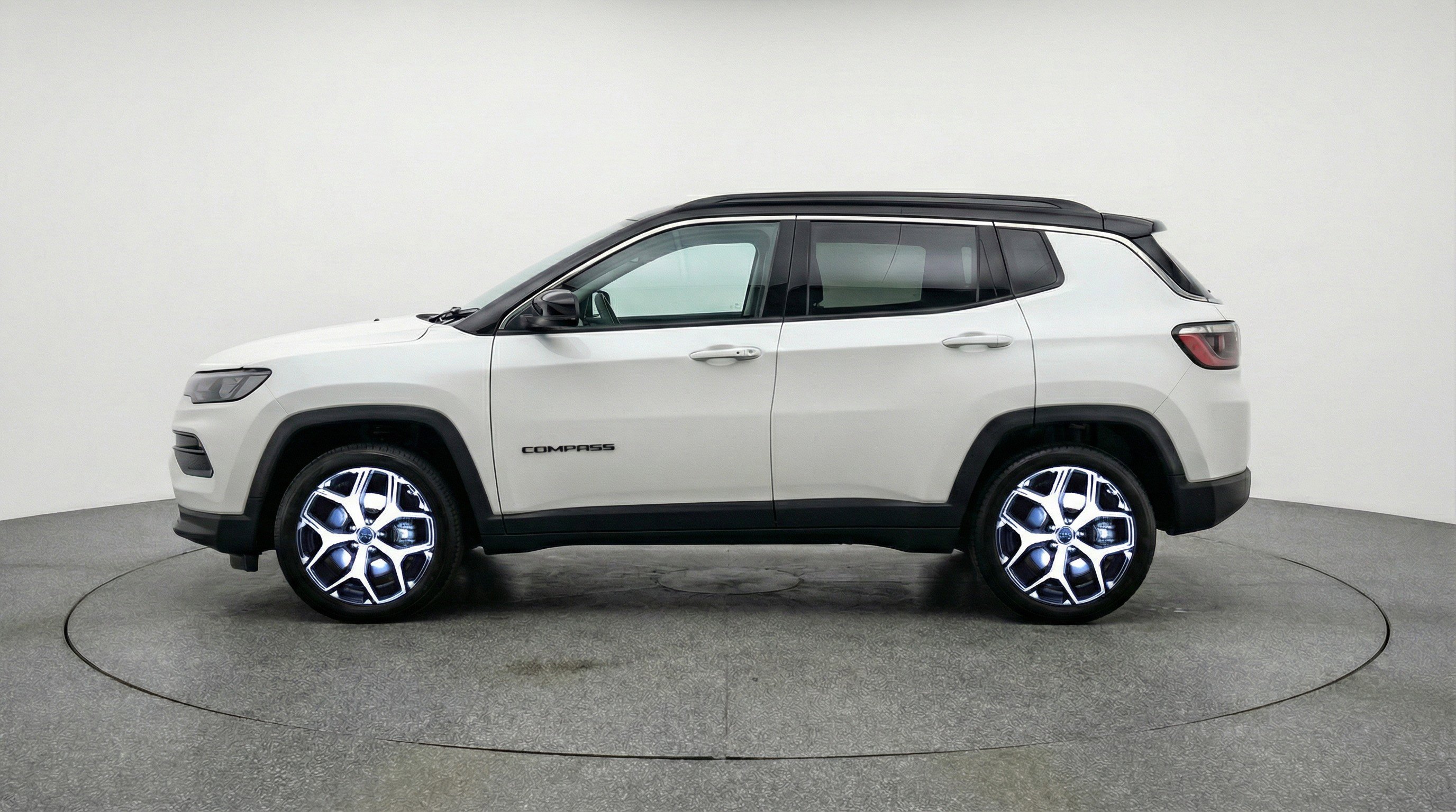 Used 2025 Jeep Compass Limited image 5