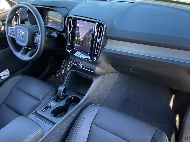 Certified 2025 Volvo XC40 B5 Core w/ Protection Package Premier image 14