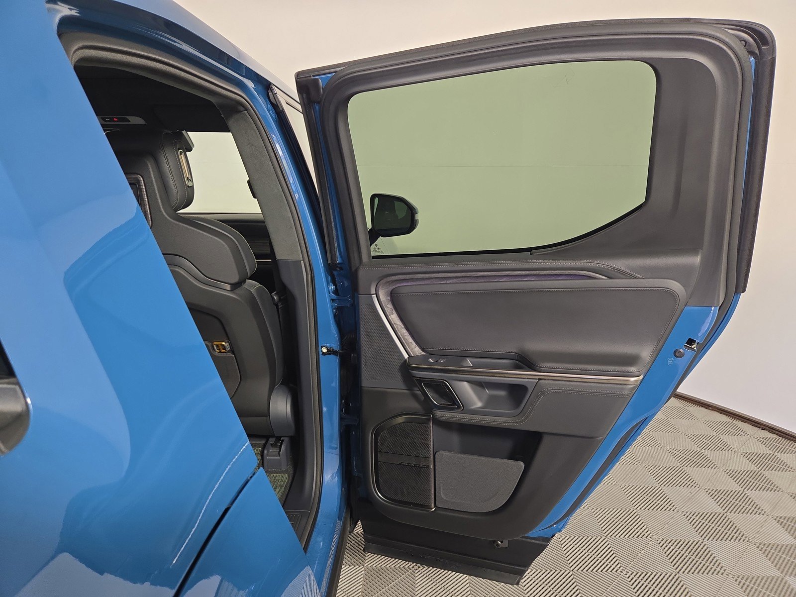 Used 2022 Rivian R1T Adventure image 19