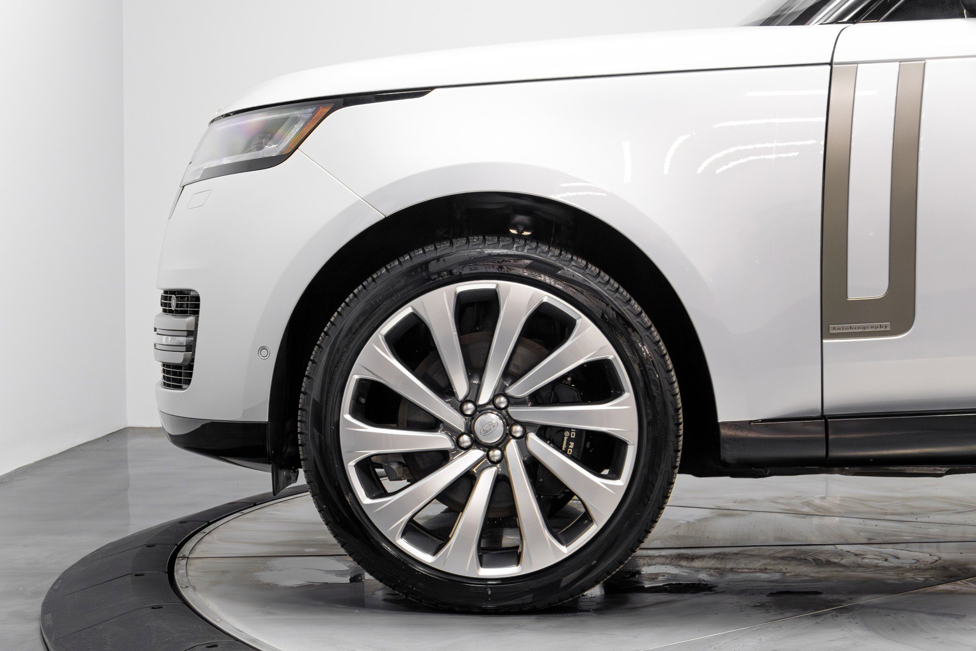 Used 2023 Land Rover Range Rover Autobiography image 40