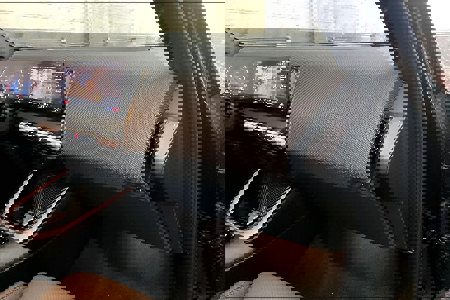 Used 2025 BMW X3 xDrive30i w/ Premium Package image 18