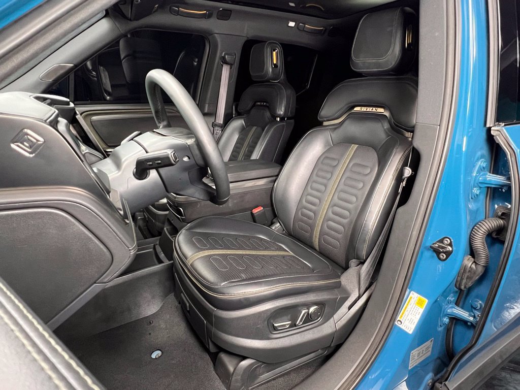 Used 2025 Rivian R1T Adventure Dual AWD/4WD image 4