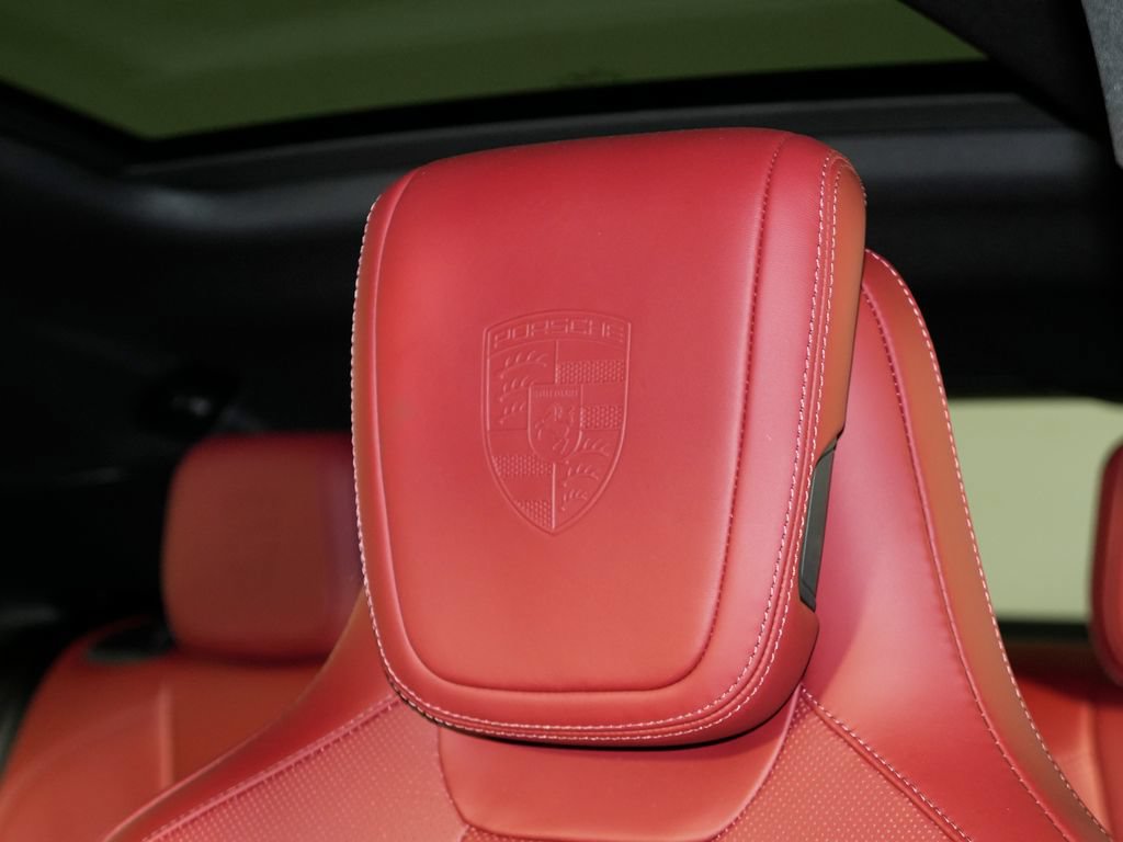 Certified 2025 Porsche Macan 4S Electric AWD/4WD image 22