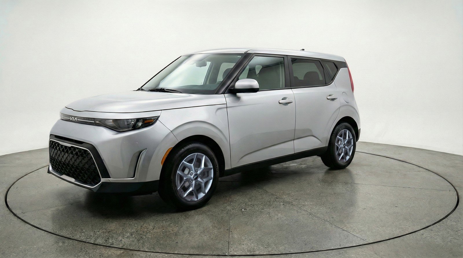 Used 2025 Kia Soul LX w/ LX Technology Package image 2