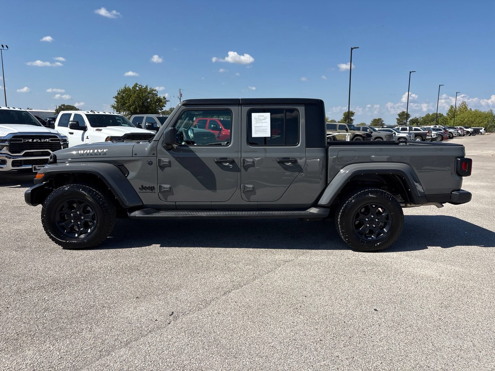 Used 2023 Jeep Gladiator Sport AWD/4WD image 2