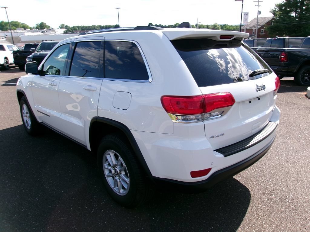 Certified 2019 Jeep Grand Cherokee Laredo w/ Security & Convenience Group AWD/4WD image 4