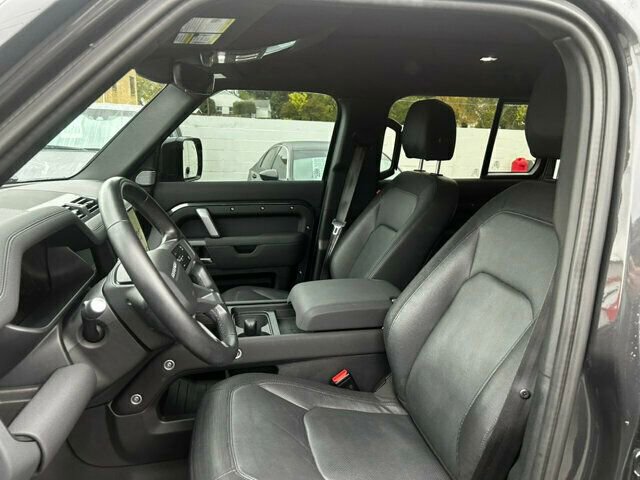 Used 2023 Land Rover Defender 130 X-Dynamic SE image 10