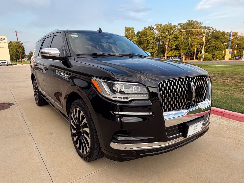 Used 2024 Lincoln Navigator Black Label AWD/4WD image 10