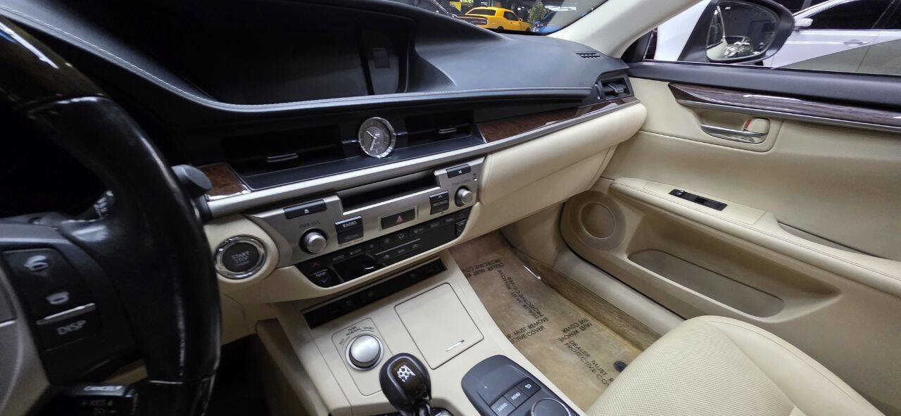 Used 2015 Lexus ES 350 w/ Premium Package image 24