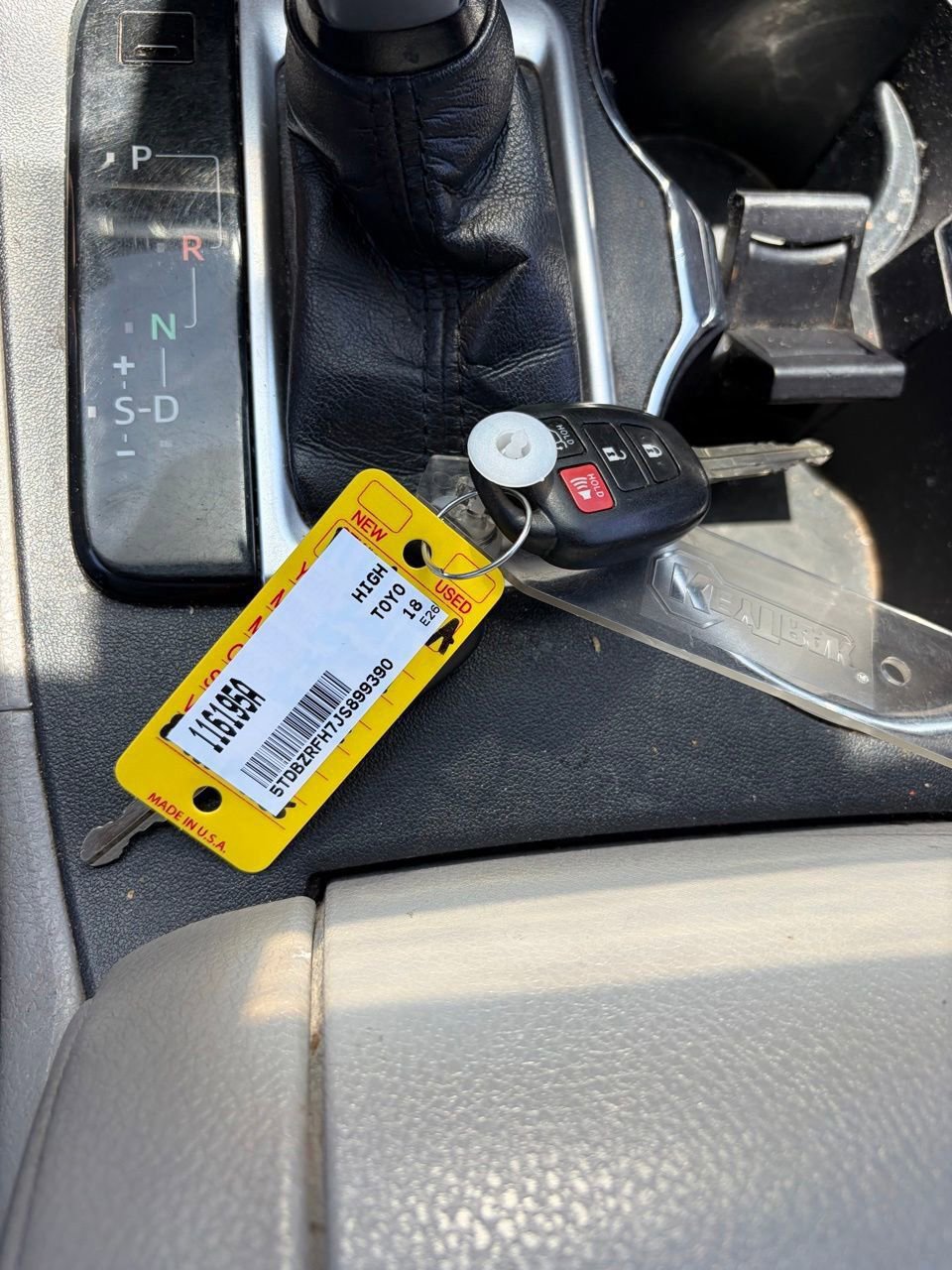 Used 2020 Toyota RAV4 XLE w/ Convenience Package FWD image 14