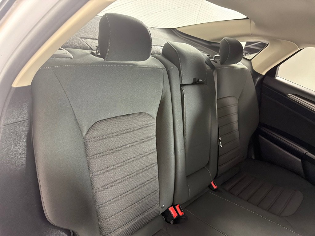 Used 2019 Ford Fusion SE FWD image 20